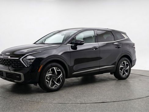 Used 2025 Kia Sportage LX image 2