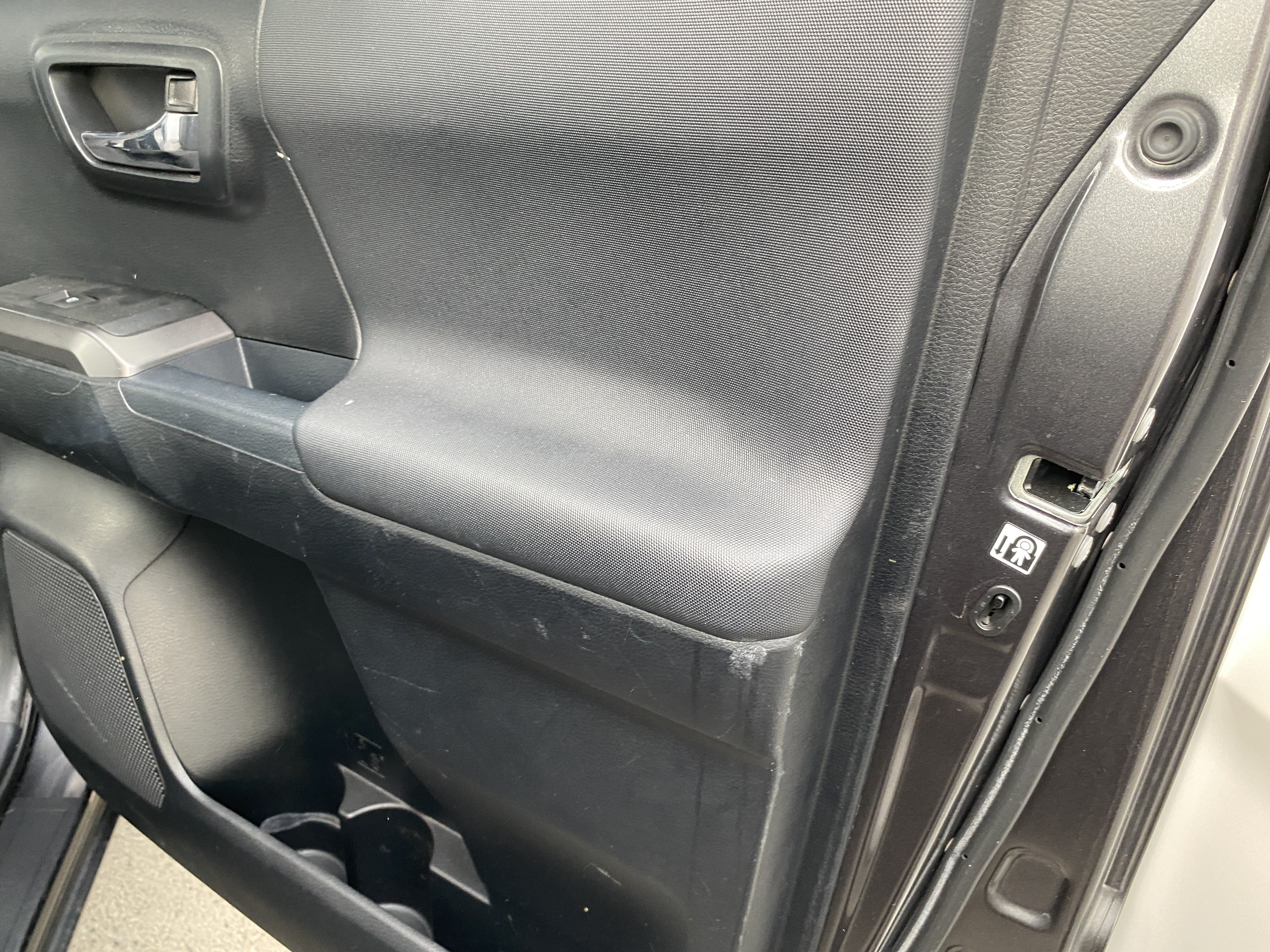 Used 2017 Toyota Tacoma TRD Sport RWD image 16