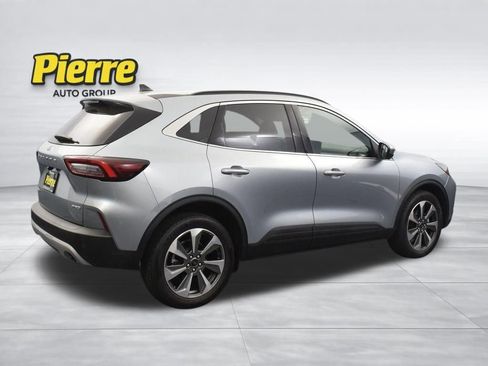 Used 2023 Ford Escape Platinum image 4