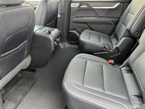 Used 2025 GMC Acadia Denali w/ Super Cruise Package AWD/4WD image 16