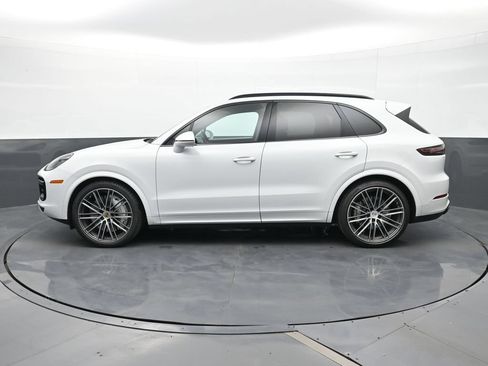 Certified 2021 Porsche Cayenne Turbo AWD/4WD image 2