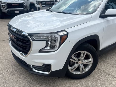 Used 2024 GMC Terrain SLE FWD image 2