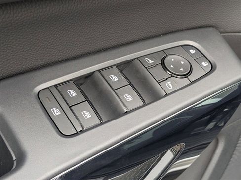 New 2025 Nissan Pathfinder SV w/ SV Premium Package image 12