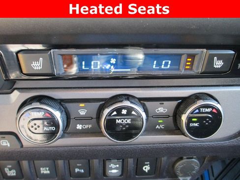 Used 2017 Toyota Tacoma TRD Sport image 16