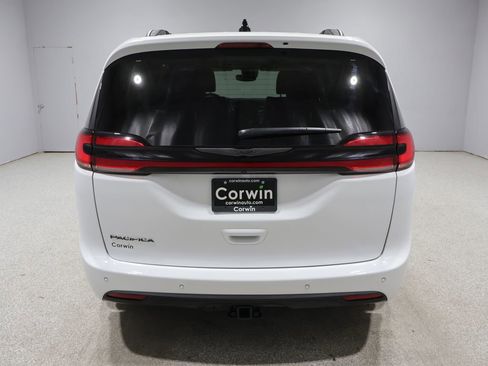 Used 2024 Chrysler Pacifica Touring-L w/ Road Tripper Package FWD image 3