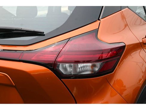 Used 2021 Nissan Kicks SV FWD image 8