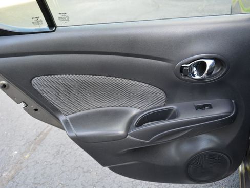 Used 2016 Nissan Versa SV image 9