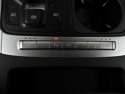 Used 2026 Kia Carnival FWD image 24