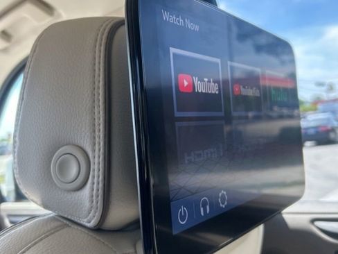 Used 2024 GMC Yukon Denali w/ Advanced Technology Package image 8