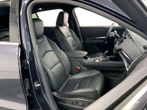 Used 2023 Cadillac XT4 Luxury w/ Cold Weather Package image 8