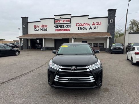Used 2019 Toyota Highlander LE FWD image 2