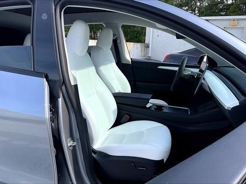 Used 2025 Tesla Model Y Performance AWD/4WD image 8