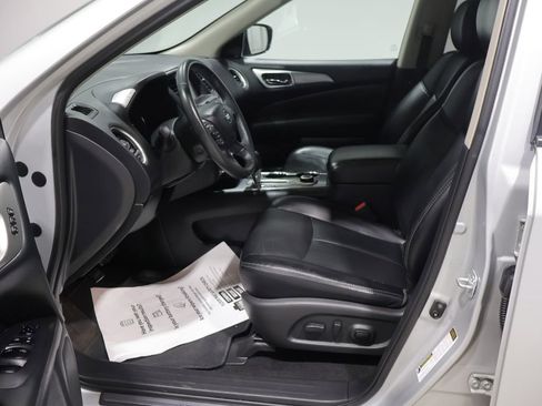 Used 2017 Nissan Pathfinder SL AWD/4WD image 11
