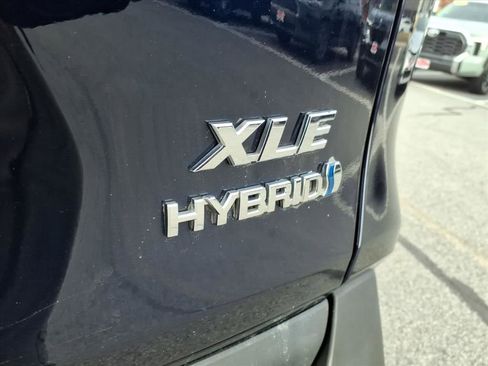 Used 2021 Toyota RAV4 XLE image 30