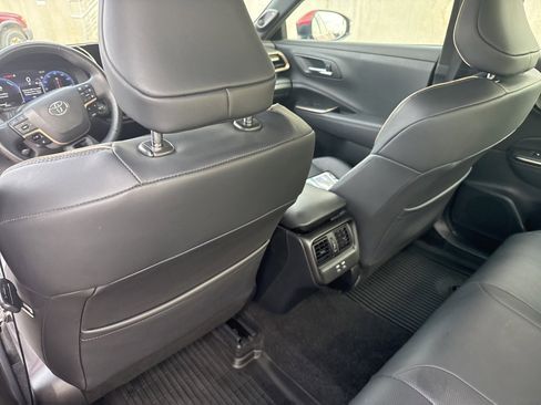 Used 2023 Toyota Crown Limited image 28