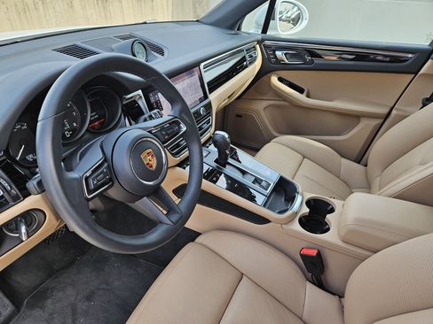 Certified 2026 Porsche Macan image 4