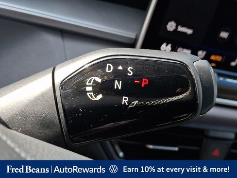 Used 2026 Volkswagen Tiguan SE FWD image 21