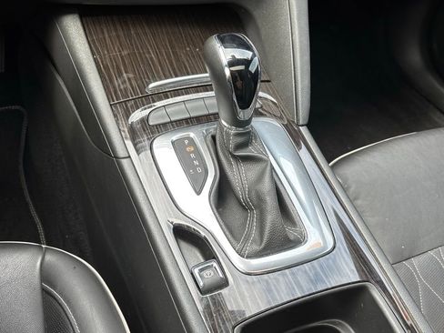 Used 2019 Buick Regal Avenir FWD image 12
