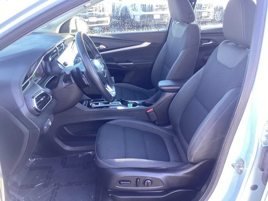Used 2022 Chevrolet Bolt EUV LT w/ Comfort Package FWD image 14