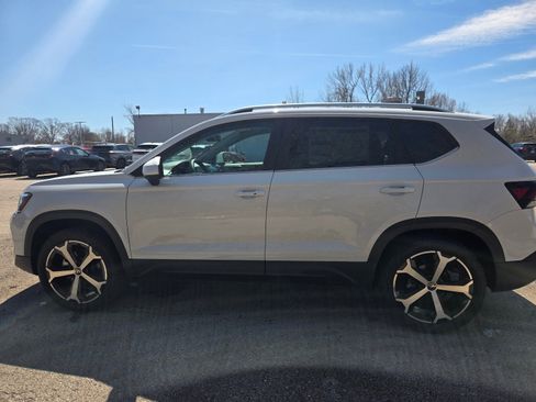 New 2026 Volkswagen Taos SEL AWD/4WD image 2