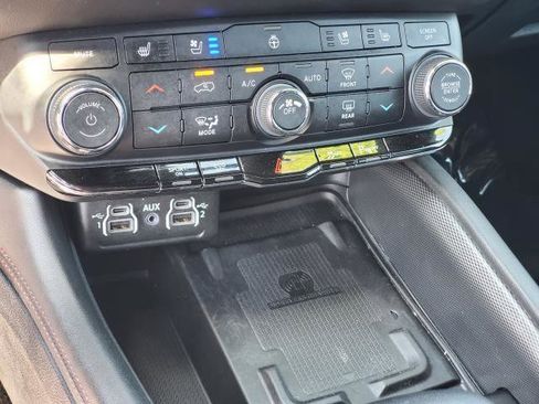 Used 2022 Dodge Durango R/T w/ Blacktop Package AWD/4WD image 19