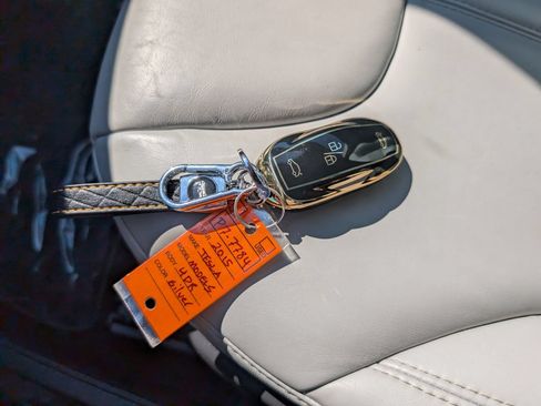 Used 2015 Tesla Model S 60 RWD image 24