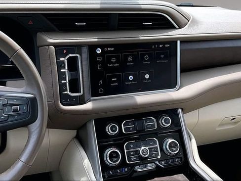 Used 2022 GMC Yukon XL Denali AWD/4WD image 9