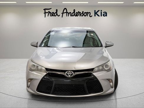 Used 2016 Toyota Camry SE image 3