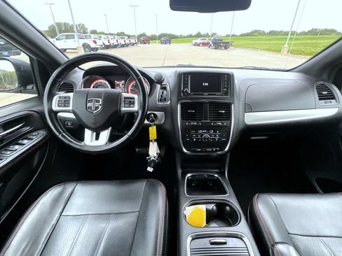 Used 2018 Dodge Grand Caravan GT FWD image 13