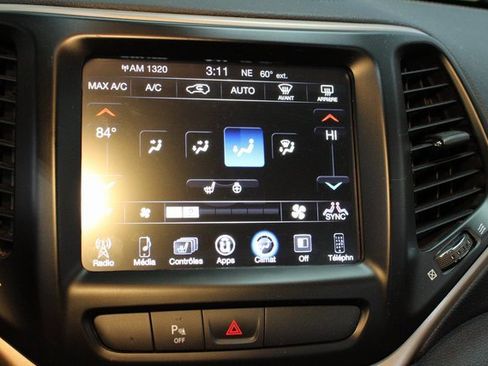 Used 2017 Jeep Cherokee Latitude w/ Comfort & Convenience Group image 26