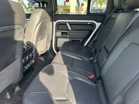 Used 2024 Land Rover Defender 130 X-Dynamic SE image 17