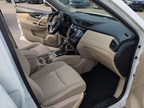 Used 2020 Nissan Rogue SV image 16