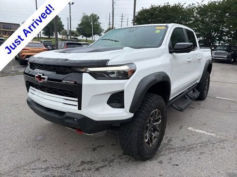 Used 2024 Chevrolet Colorado ZR2 w/ ZR2 Convenience Package III AWD/4WD image 8