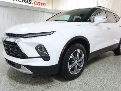 Used 2023 Chevrolet Blazer LT AWD/4WD image 2
