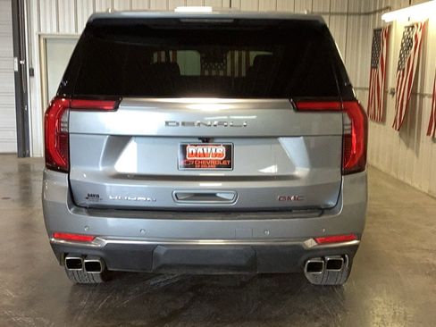 Used 2025 GMC Yukon XL Denali AWD/4WD image 5