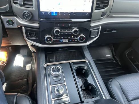 Used 2023 Ford Expedition XLT AWD/4WD image 11