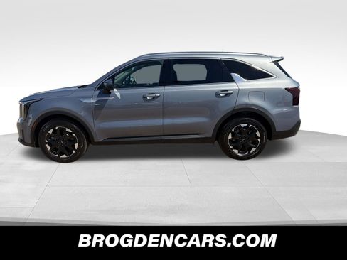 Used 2024 Kia Sorento S FWD image 5