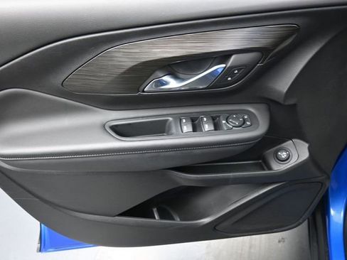 Used 2024 GMC Terrain SLE w/ Driver Convenience Package image 13