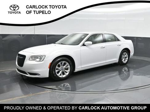 Used 2023 Chrysler 300 Touring w/ Safetytec Plus Group RWD image 8