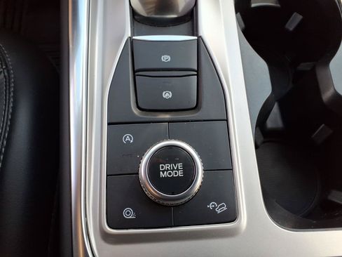 Used 2023 Ford Explorer XLT w/ Equipment Group 202A AWD/4WD image 17