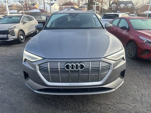 Used 2021 Audi e-tron Premium w/ Towing Package image 2