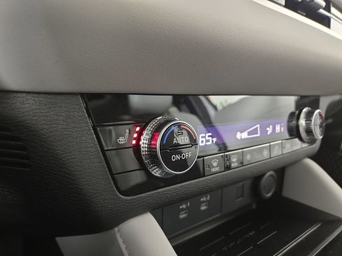 New 2025 Mitsubishi Outlander SE image 26