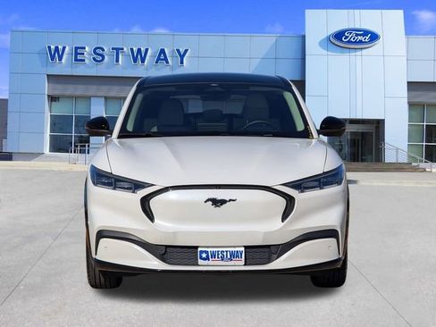 Used 2022 Ford Mustang Mach-E Premium image 7