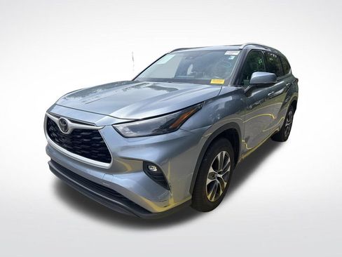 Used 2022 Toyota Highlander XLE FWD image 9