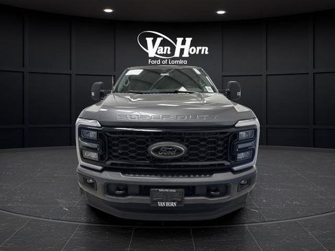 Used 2025 Ford F250 XLT w/ Black Appearance Package image 11