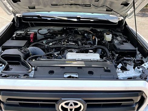 Used 2025 Toyota Tacoma SR5 AWD/4WD image 29