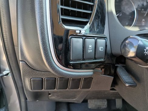 Used 2018 Mitsubishi Outlander ES image 24