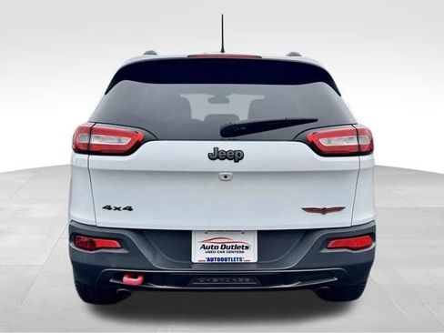 Used 2017 Jeep Cherokee Trailhawk w/ Cold Weather Group image 6