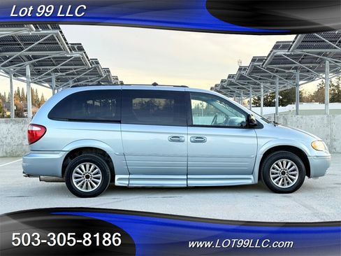 Used 2005 Chrysler Town & Country Touring w/ Luxury Group image 15