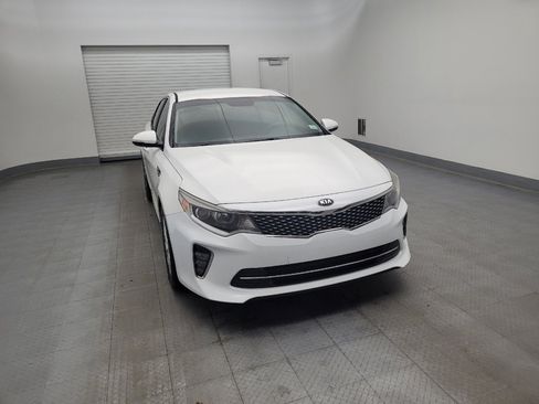 Used 2018 Kia Optima S image 14